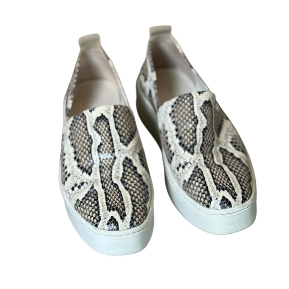 Vince Saxon 2 Mottled Snake Gray Womens Loafers 5.5M Casual Reputation Neutral - Picture 2 of 9